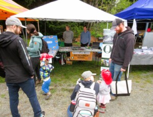 booth w kids sand dads